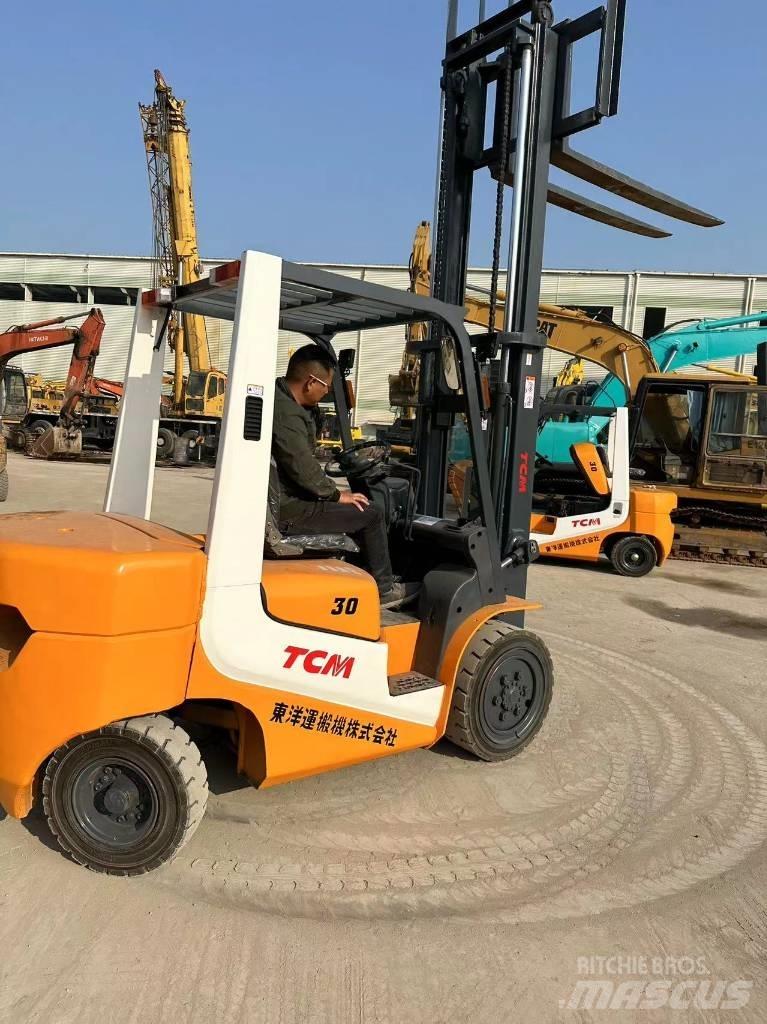 TCM FD30T6 Diesel trucks