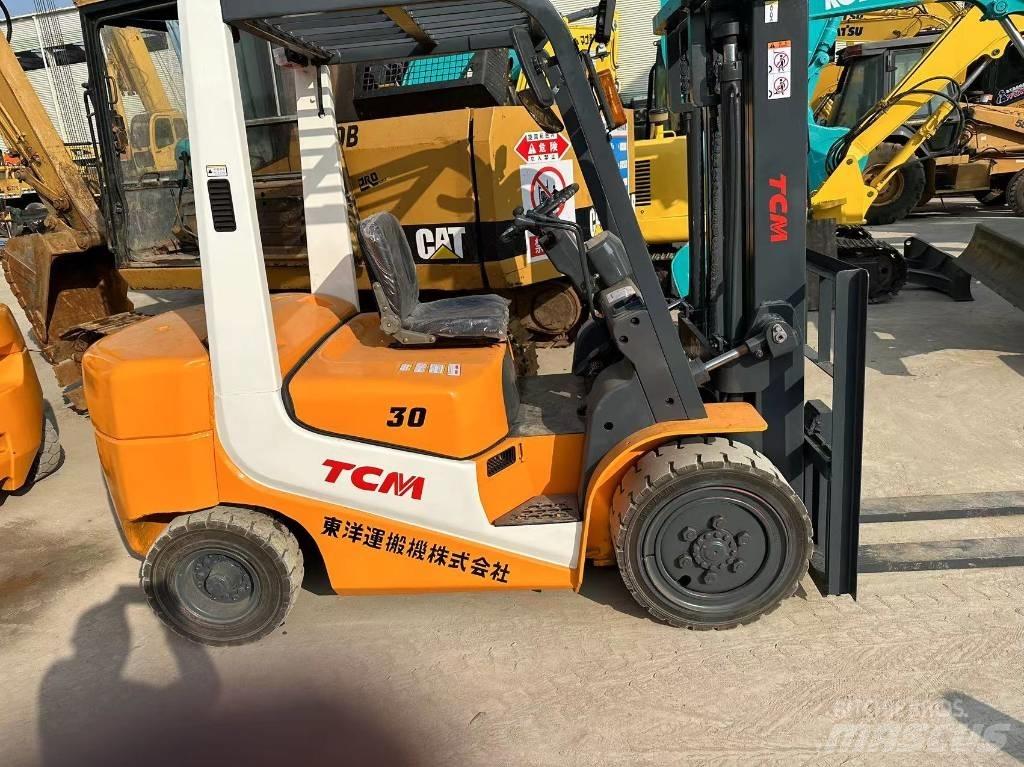 TCM FD30T6 Diesel trucks