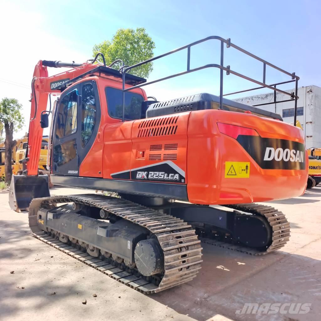 Doosan DX 225 LC Crawler excavators