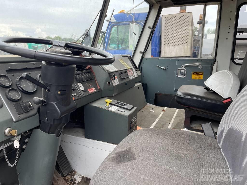 CCC LOW ENTRY Waste trucks
