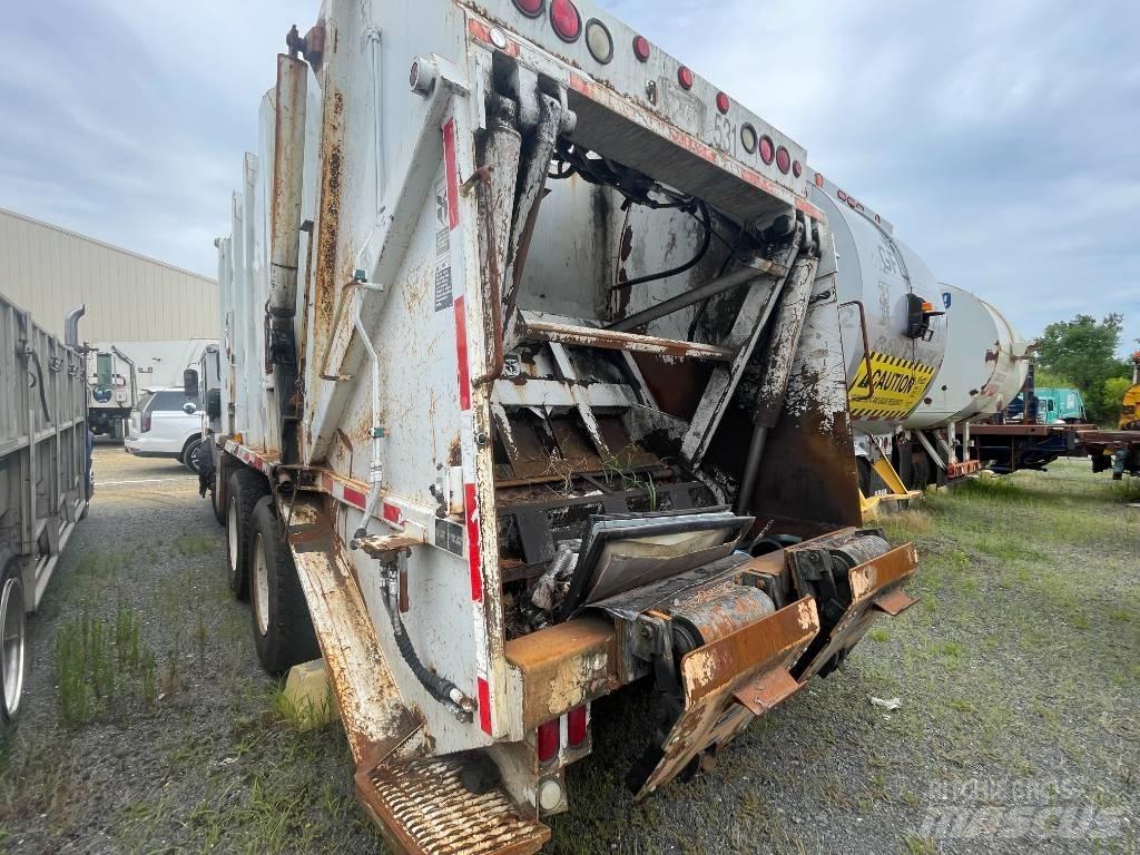 CCC LOW ENTRY Waste trucks