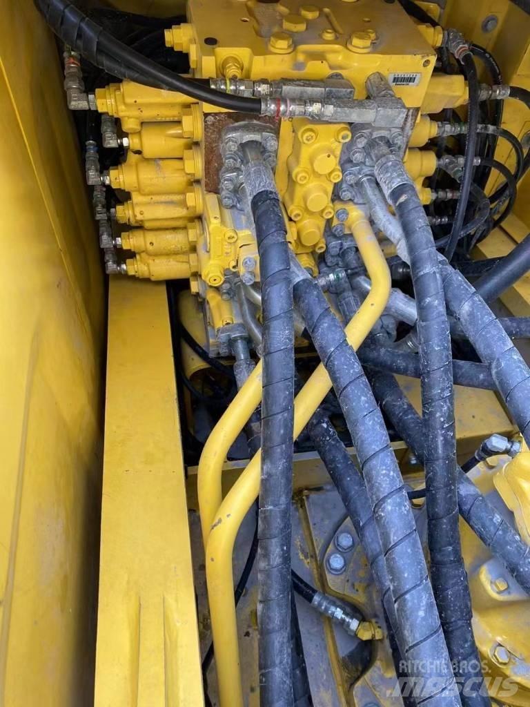 Komatsu 240LC-8 Crawler excavators