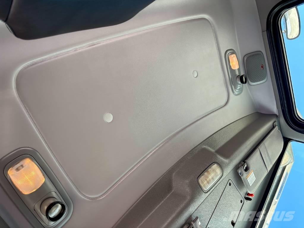 Peterbilt 389 Tractor Units