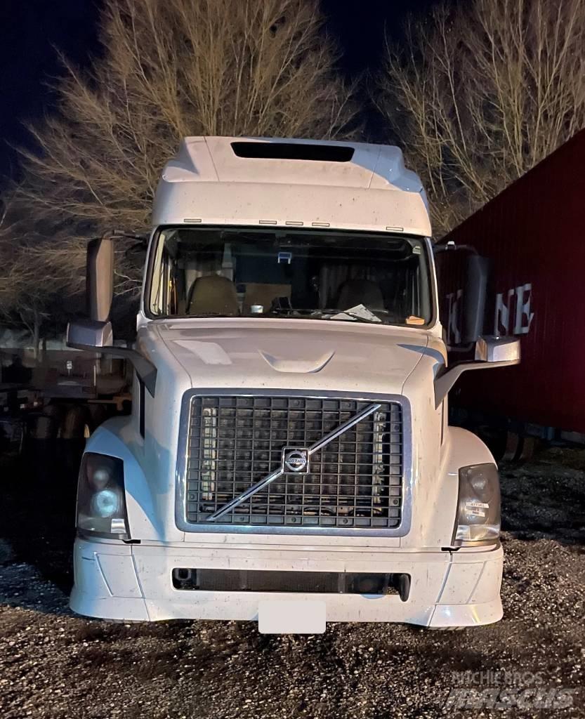 Volvo VNL 42 670 Tractor Units