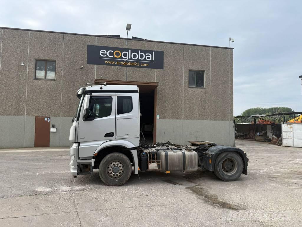 Mercedes-Benz 1851 Tractor Units