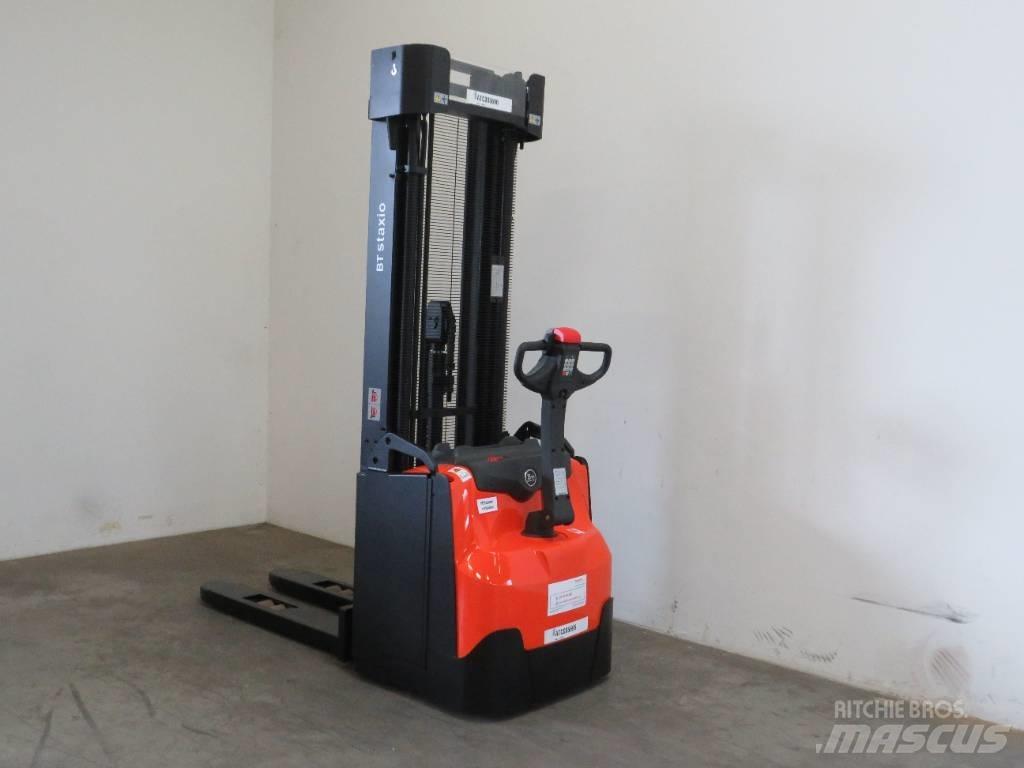 BT SWE 160 Pedestrian stacker