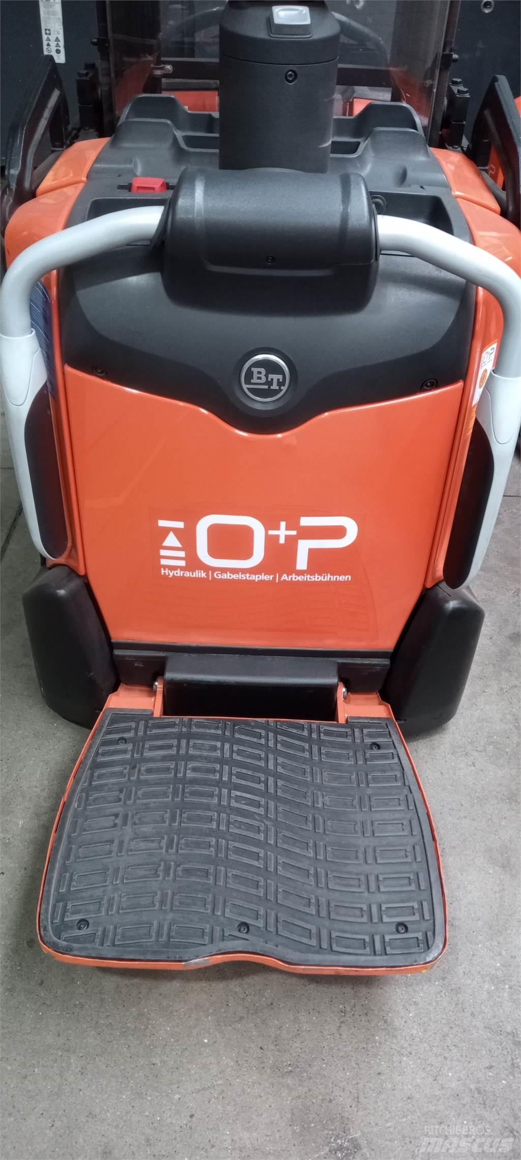 Toyota SPE160L Pedestrian stacker