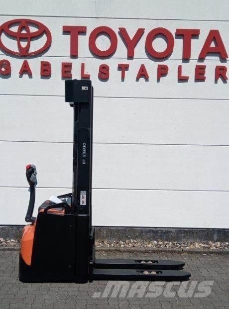 Toyota SPE160L Pedestrian stacker