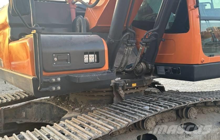 Doosan DX220 Crawler excavators