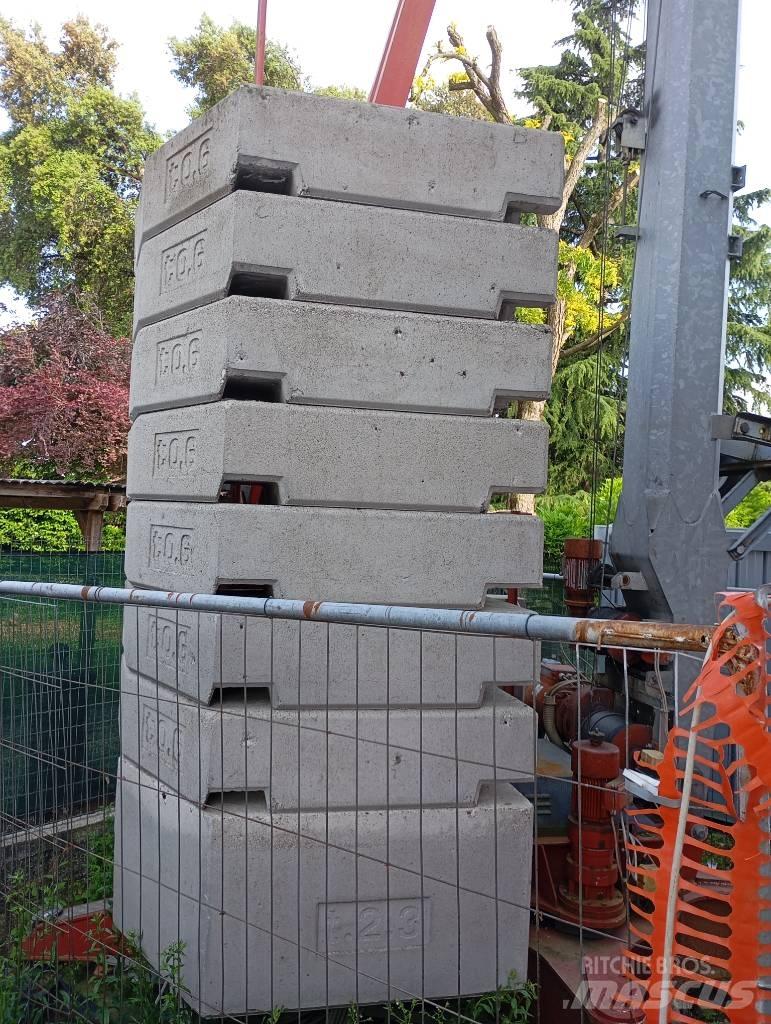 Dalbe HS 232 Self erecting cranes