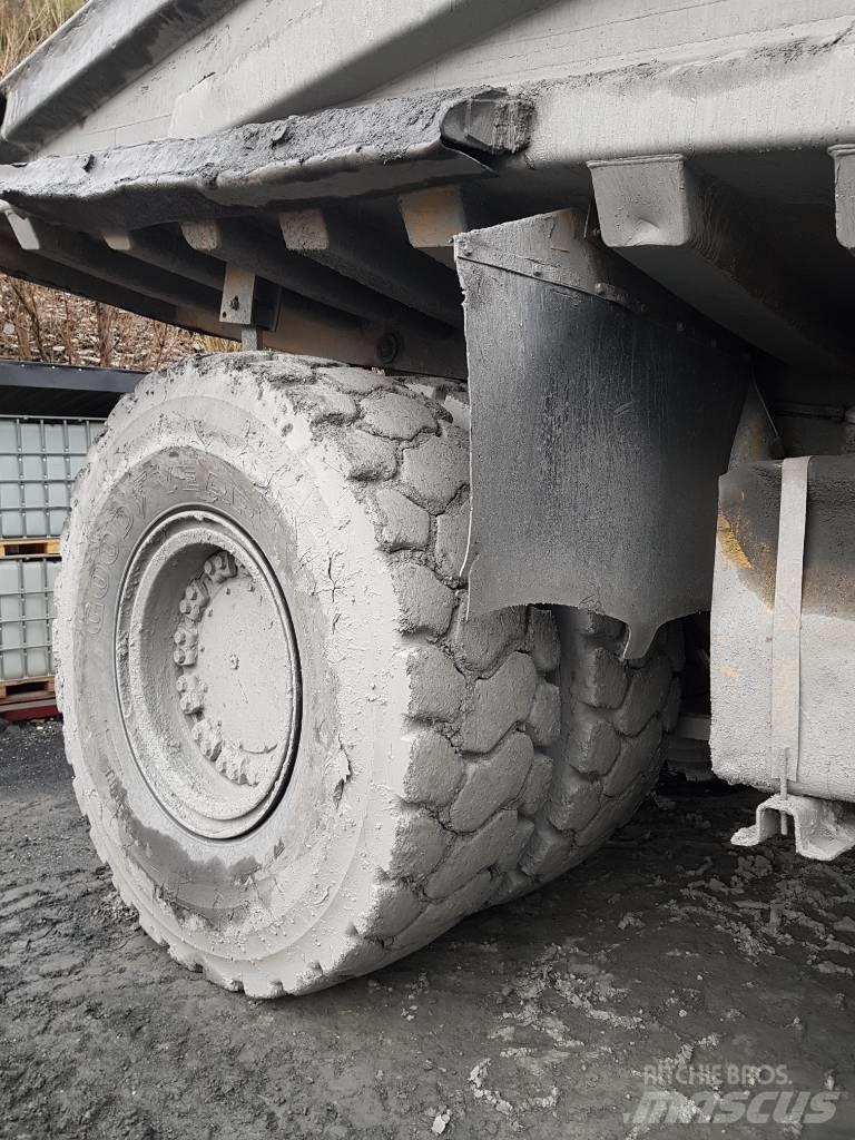Komatsu HD 465-5 Rigid dump trucks
