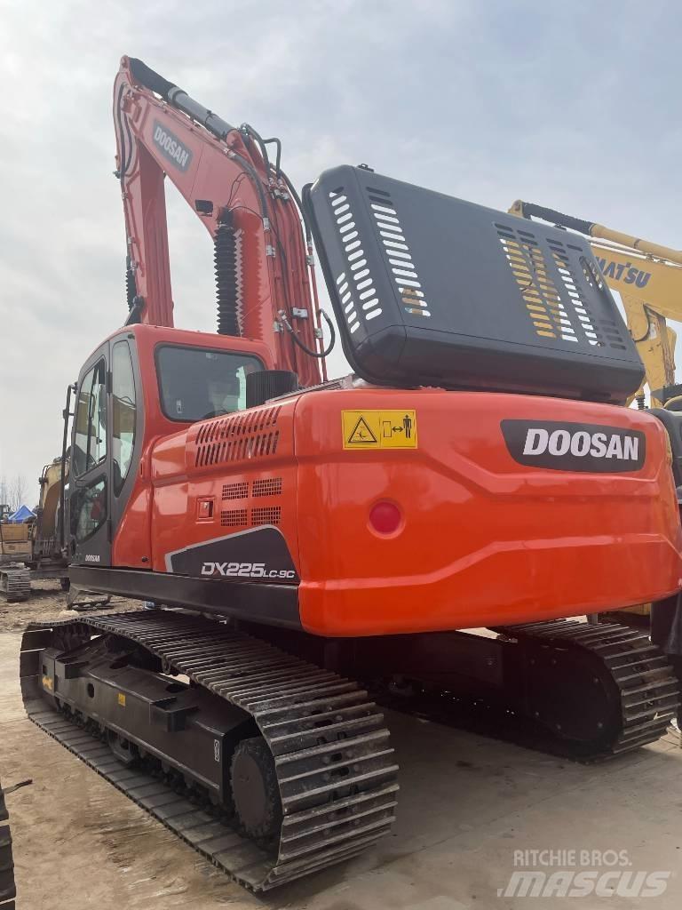 Doosan DX 225 Crawler excavators