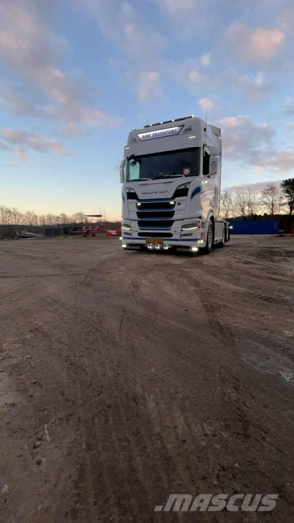Scania R530 Tractor Units