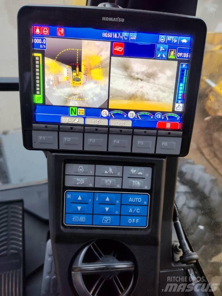 Komatsu PW180-11 Wheeled excavators