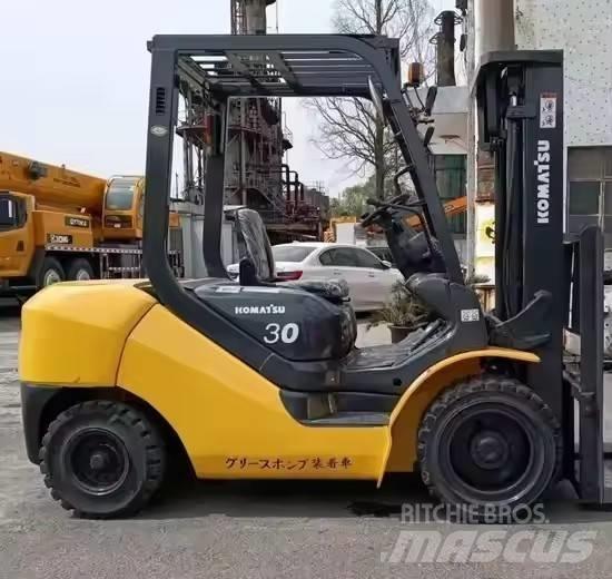 Komatsu 30 Diesel trucks