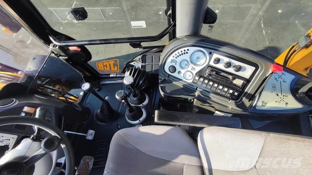 JCB 3 CX Backhoe loaders