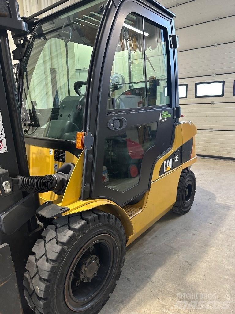 CAT DP35NT Diesel trucks