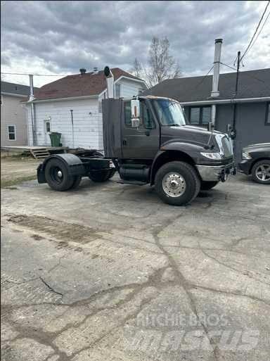 International 4400 Tractor Units
