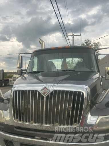 International 4400 Tractor Units