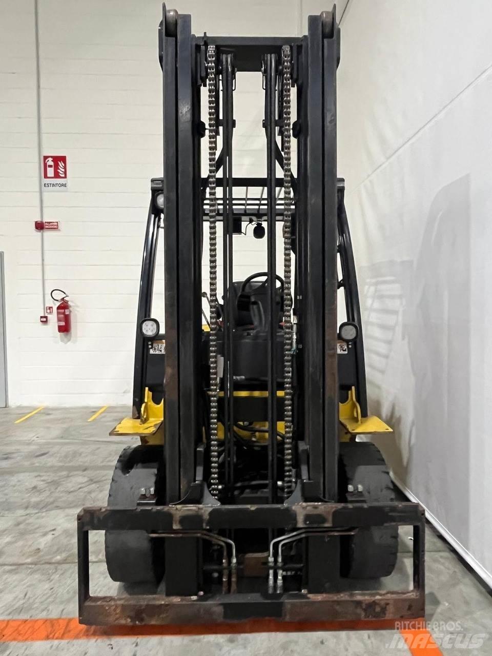 Hyster GDP40VX Diesel trucks