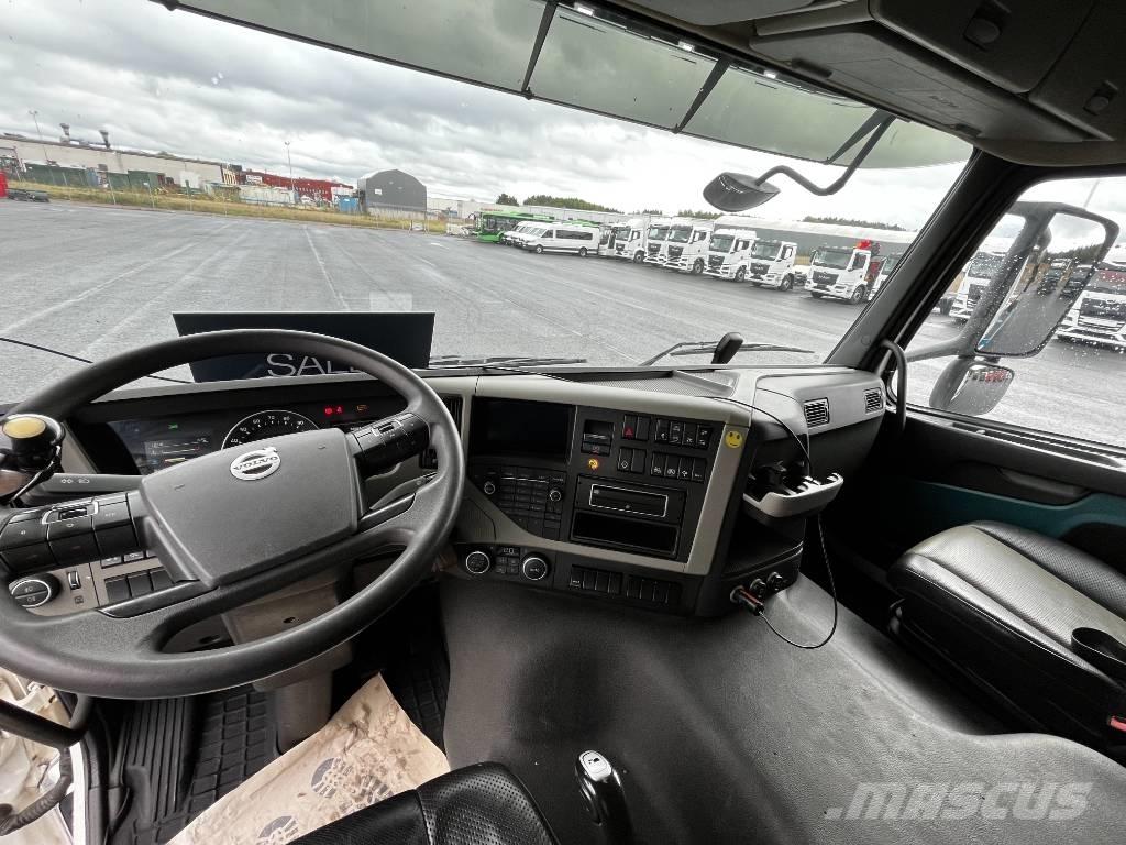Volvo VOLVO FM 6X2 Skip loader trucks