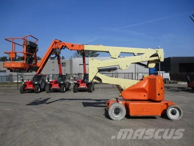 JLG E400 AJPN (817) Compact self-propelled boom lifts