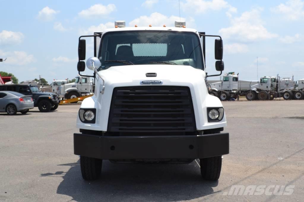 Freightliner 114SD Flatbed / Dropside trucks