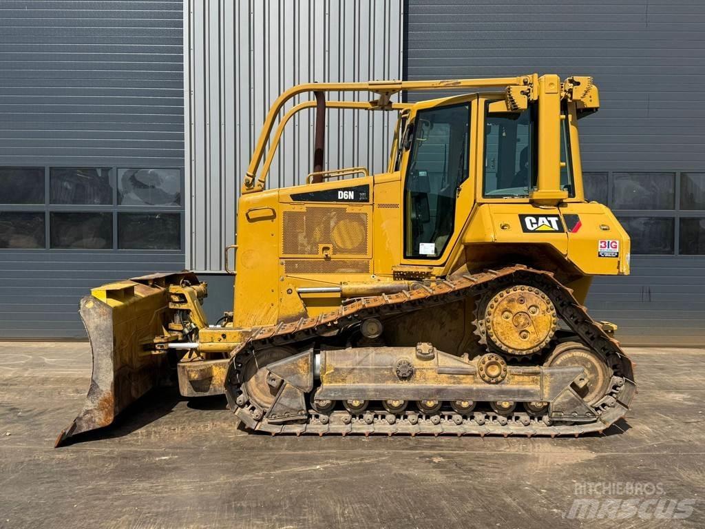 CAT D6N Crawler dozers