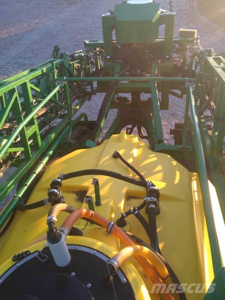 John Deere R944i Trailed sprayers