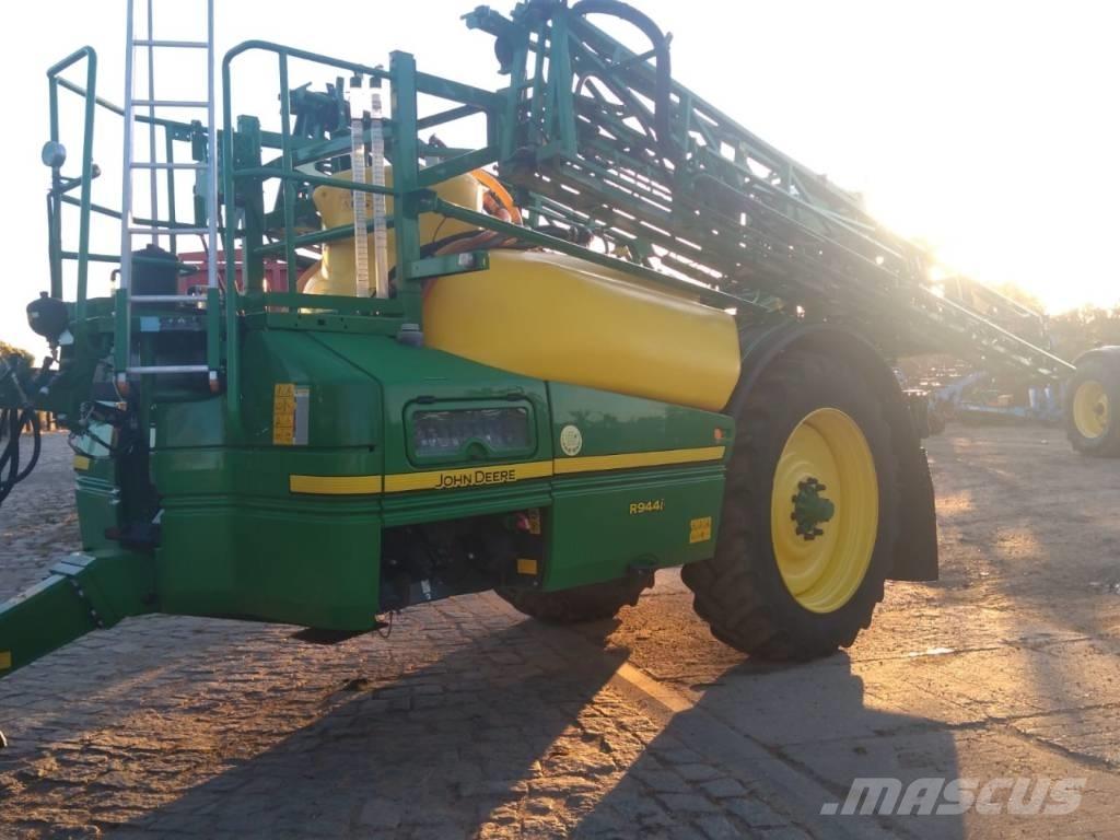 John Deere R944i Trailed sprayers