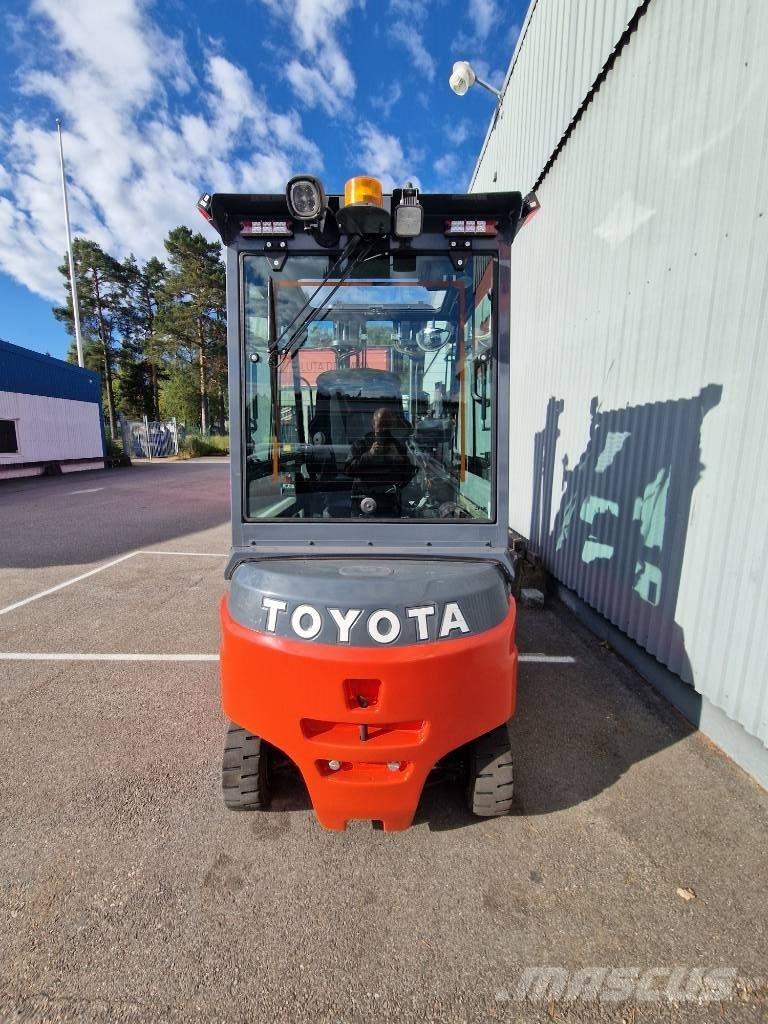 Toyota 8 FBMKT 30 Electric forklift trucks