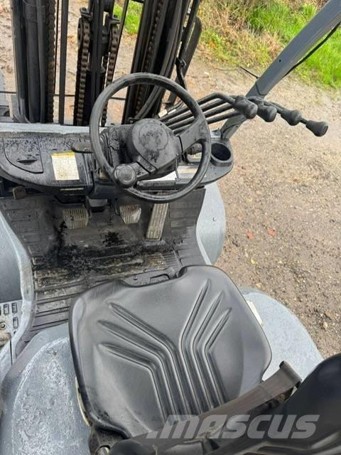 Toyota 8 FDF 30 Diesel trucks