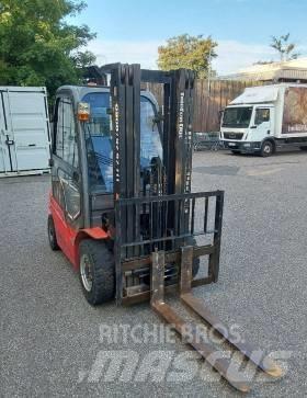 Manitou MI 25 Diesel trucks