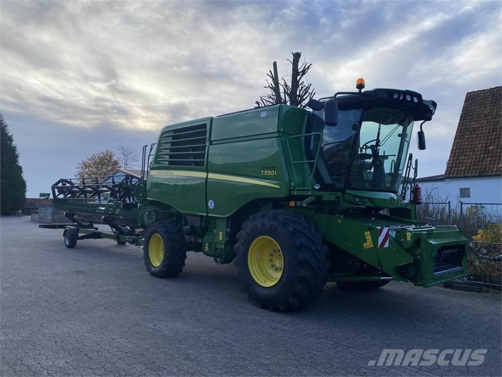 John Deere T550 Combine harvesters