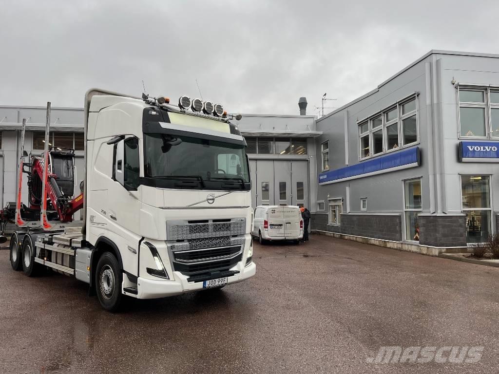 Volvo FH16 750 Globe Timber trucks