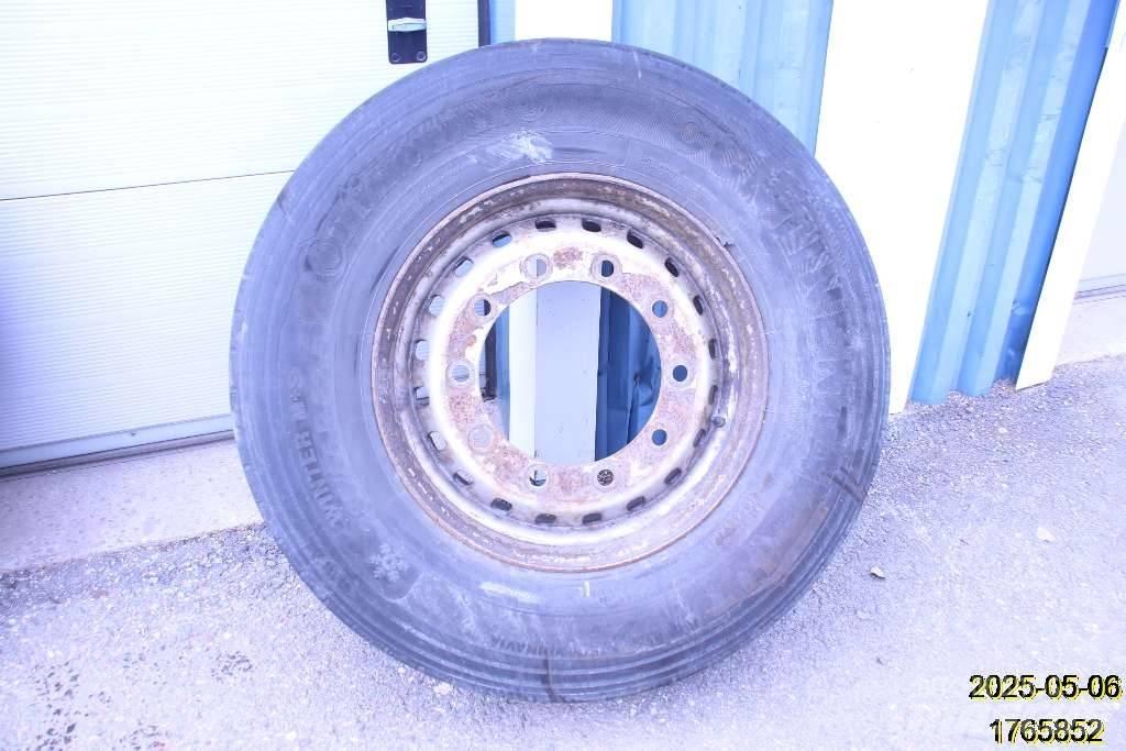  Entreprenad Däck Tyres, wheels and rims