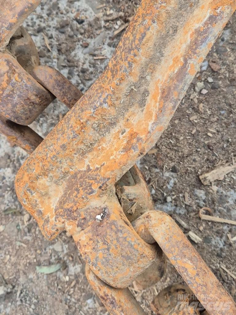 Clark S Tracks, chains and undercarriage