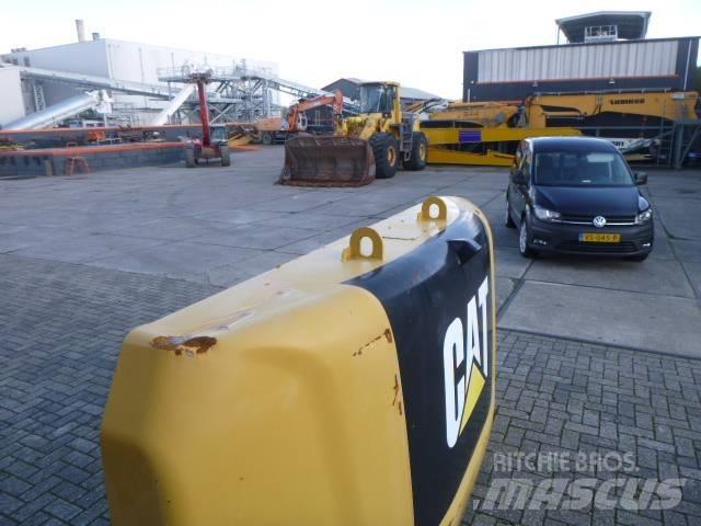 CAT 336 F L Chassis and suspension