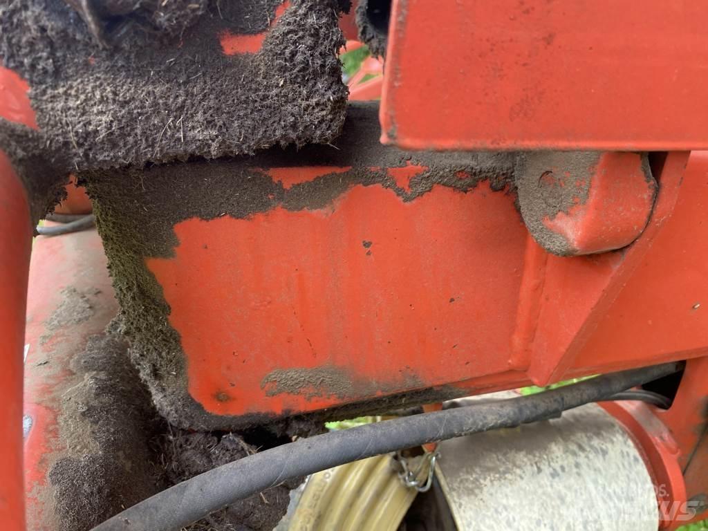 Kuhn GF6301MH Rakes and tedders