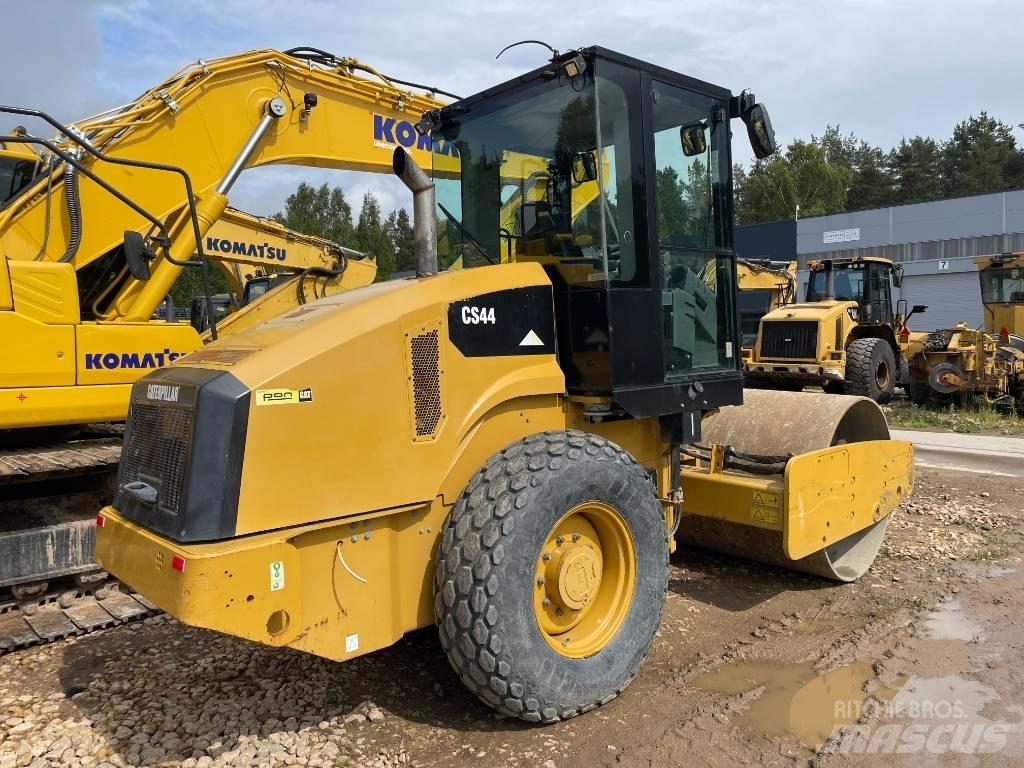CAT CS44 Single drum rollers