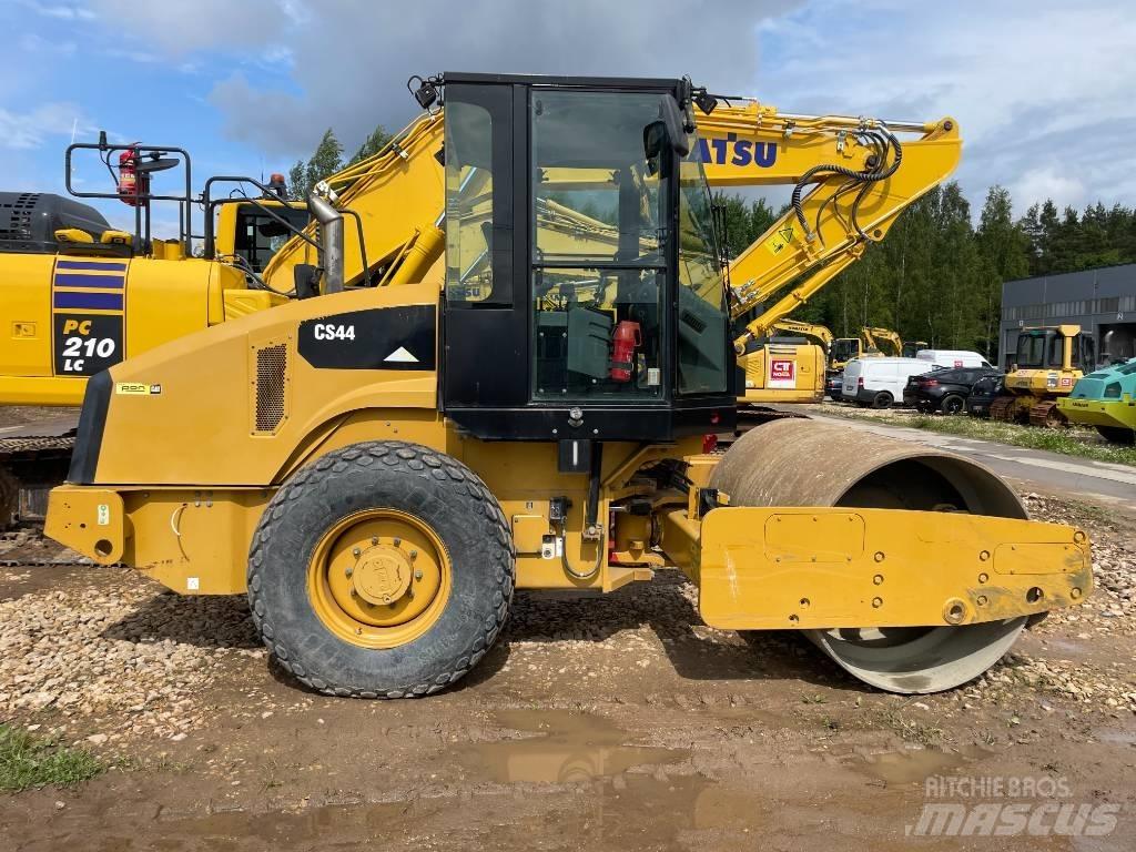 CAT CS44 Single drum rollers