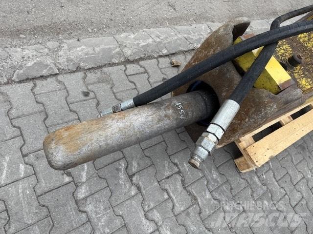 Soosan 121 Breaker Hammers / Breakers