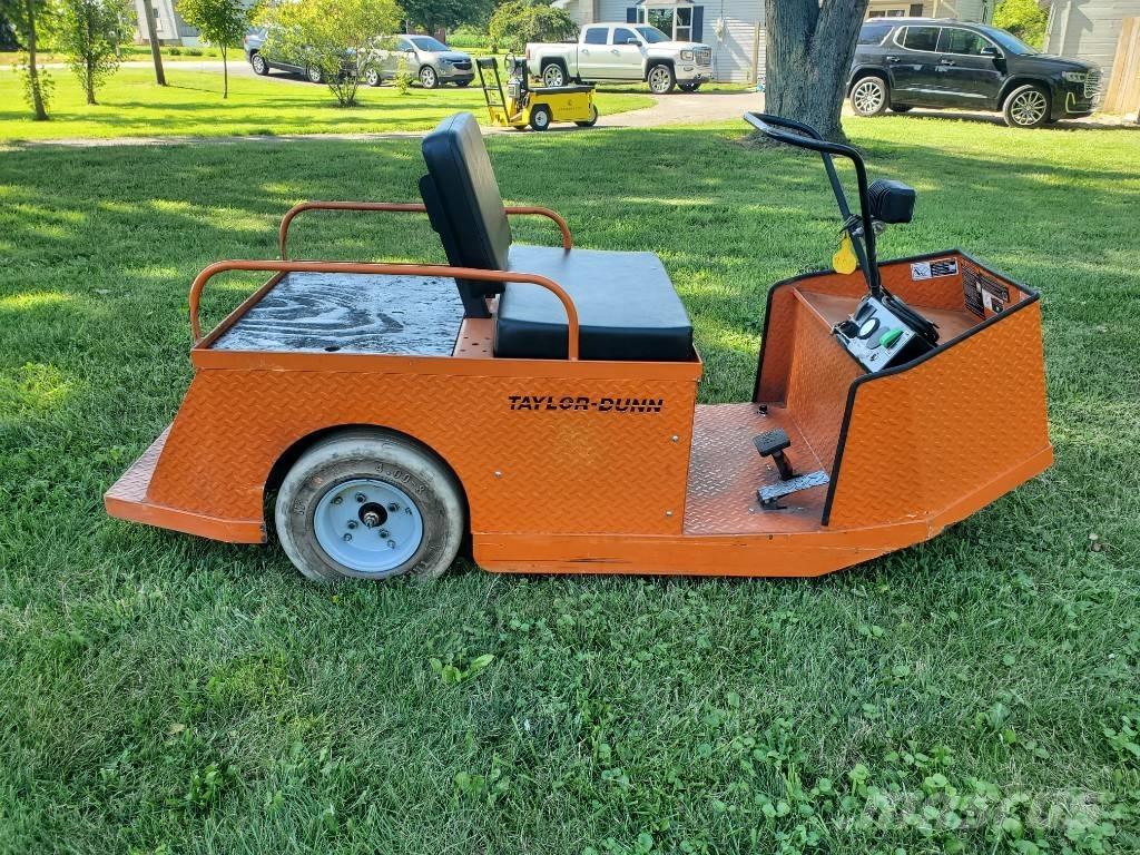Taylor-Dunn SS536 Towing trucks