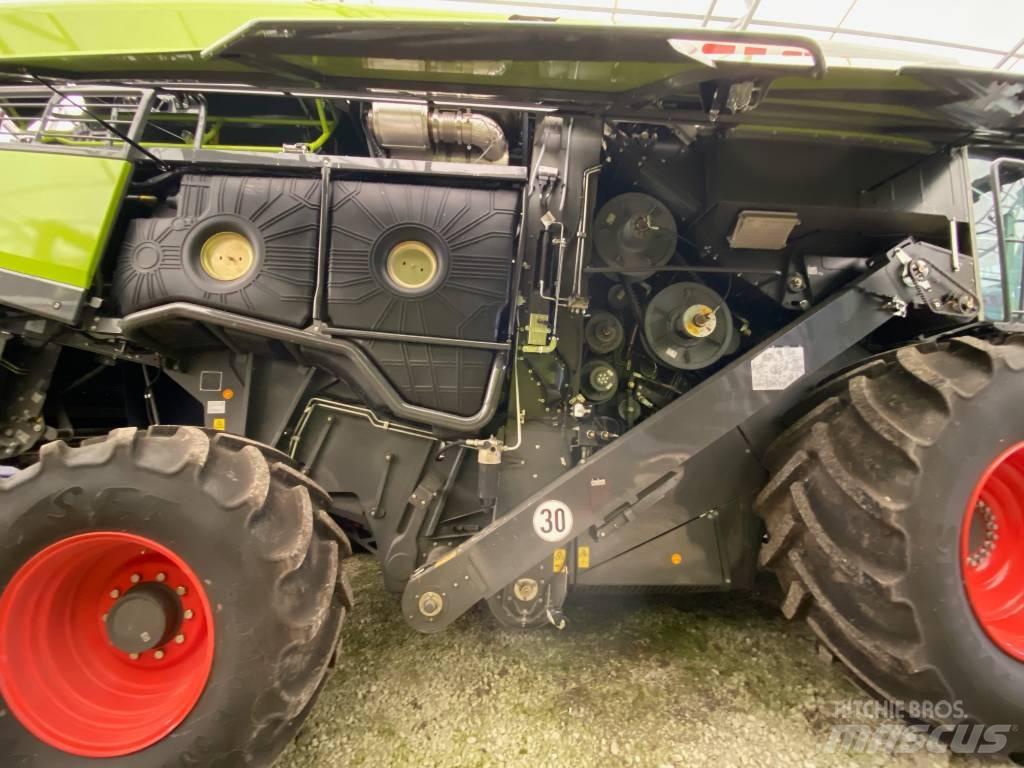 CLAAS Lexion 6900 Combine harvesters