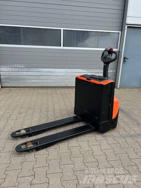 Toyota LWE160 Low lifter