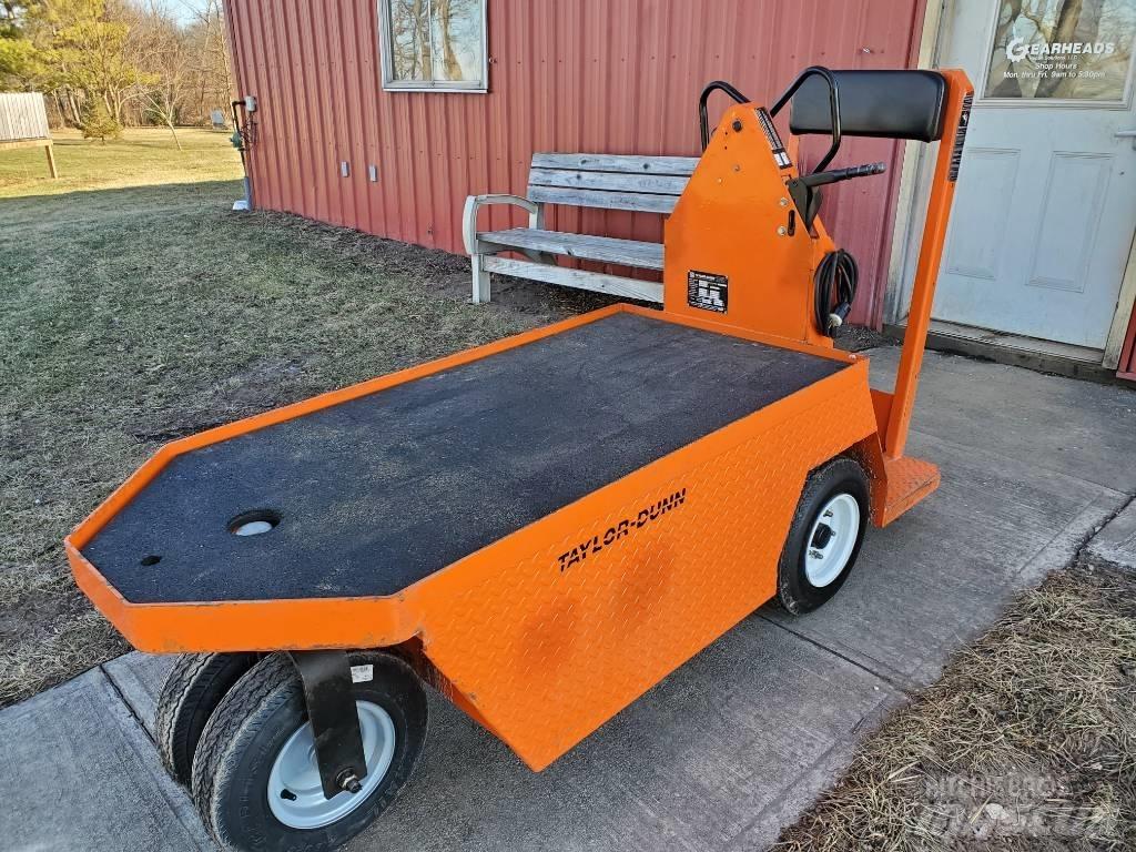 Taylor-Dunn SC100 Towing trucks