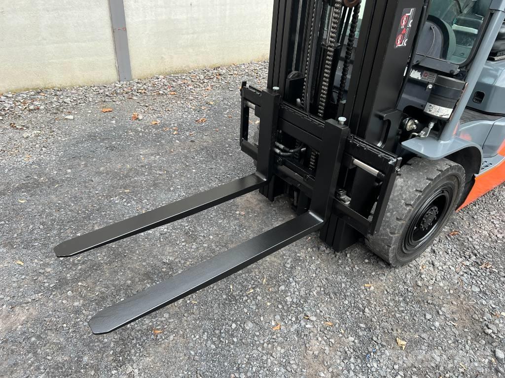 Toyota 02-8FGF25 LPG trucks