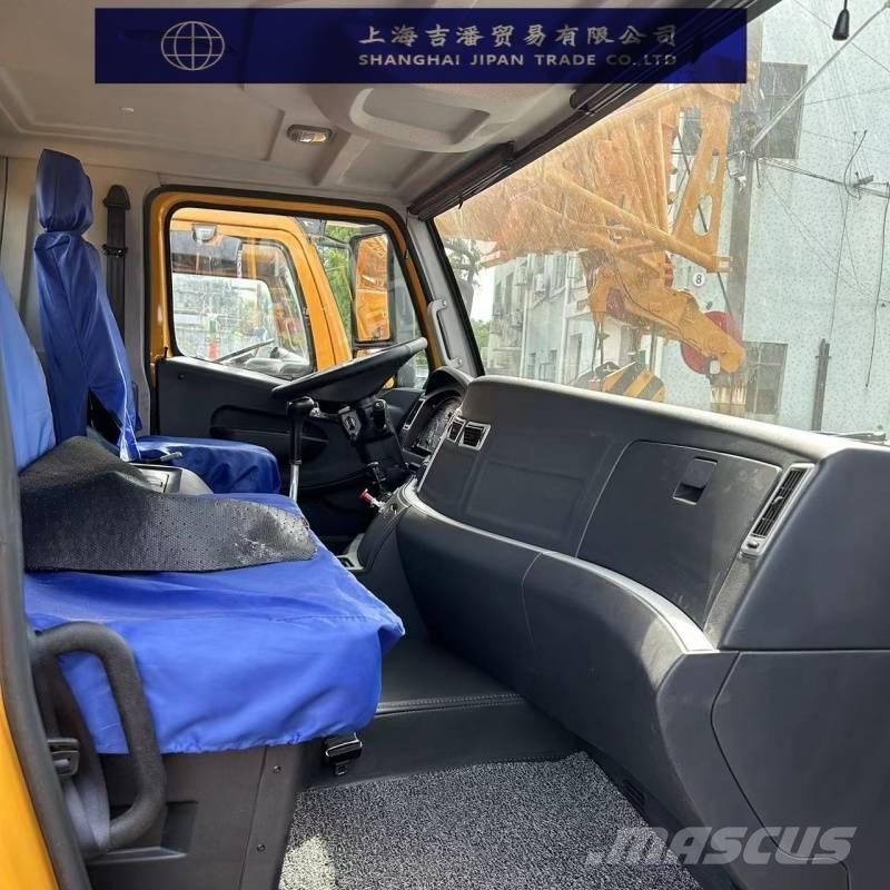 XCMG QY 25 E All terrain cranes