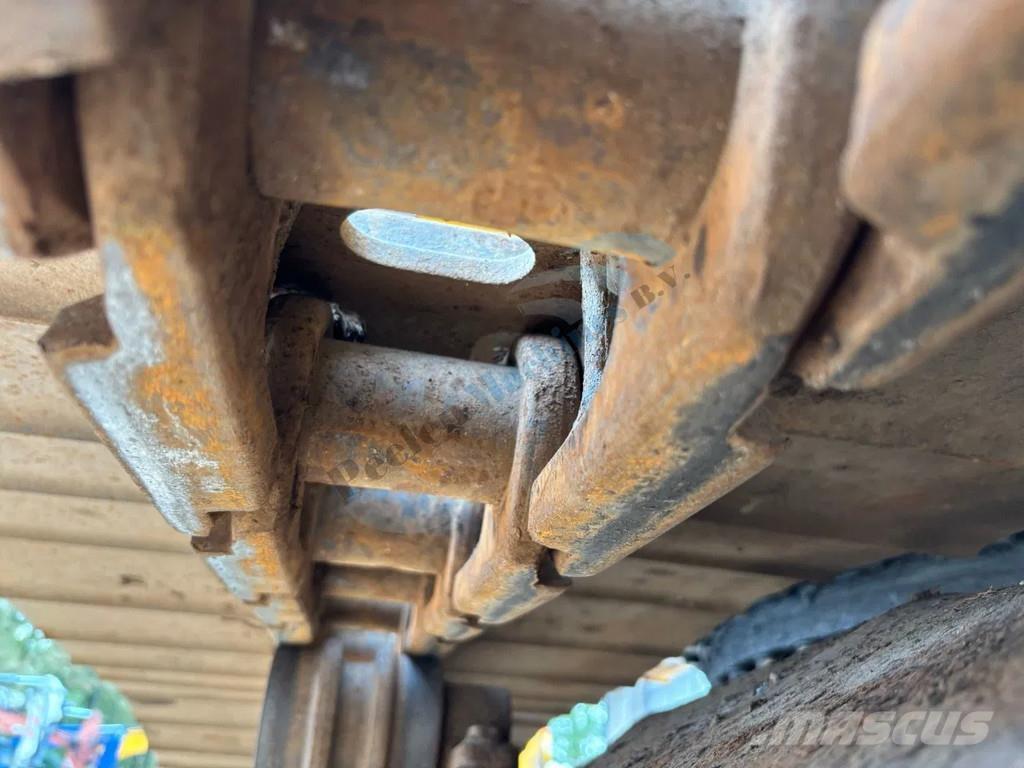 JCB 260 LC Crawler excavators