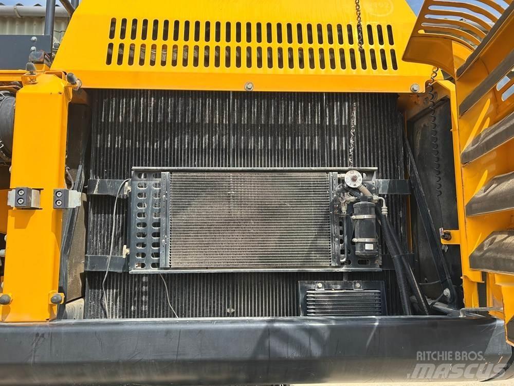 JCB JS300 Crawler excavators